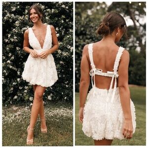 MABLE Deep V Neck Open Back Mini Dress Cream Floral Size Small NEW NWT Bridal
